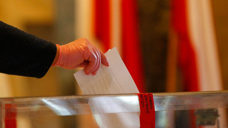 Πολωνία: Οι πολίτες καλούνται να εκλέξουν πρόεδρο μόνο σε μία ψηφοφορία