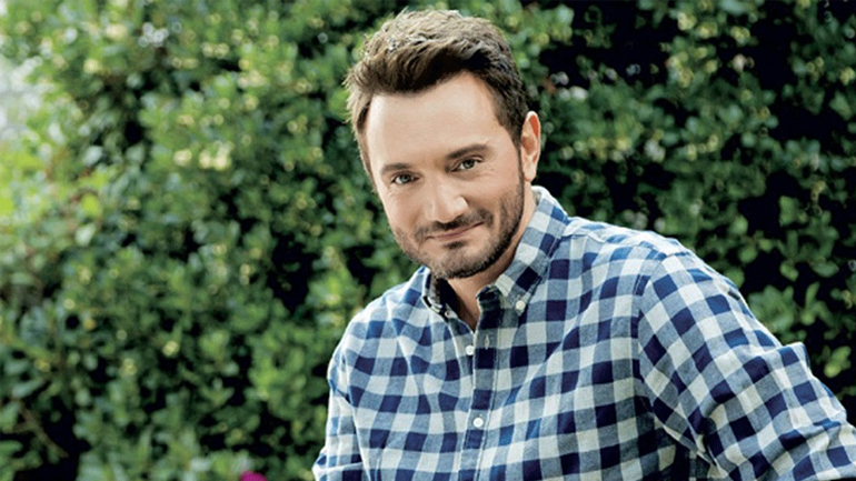 Χρήστος Μενιδιάτης: «Στην κηδεία του πατέρα μου έκανα εμφάνιση στη Ζάκυνθο. Κρατιόμουν να μη σπάσω…»