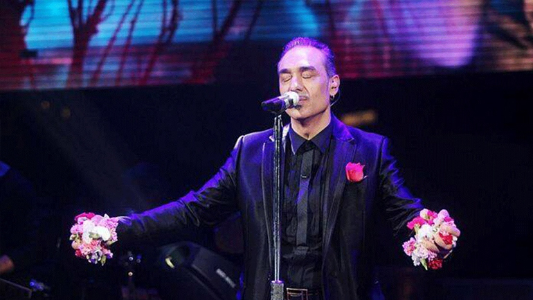 Δύσκολες ώρες για τον Νότη Σφακιανάκη – Έφυγε από τη ζωή η μητέρα του