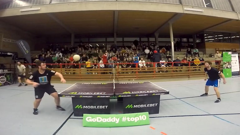 Θεαματικό στιγμιότυπο σε αγώνα Ηeadis