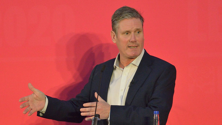 Στάρμερ: Ο πρωθυπουργός «αποκοιμήθηκε στο τιμόνι» στη διάρκεια της υγειονομικής κρίσης στη Βρετανία