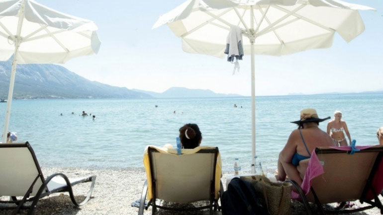 Κρήτη: Καταγγελίες για αισχροκέρδεια και αντιεπαγγελματισμό σε παραλία των Χανίων