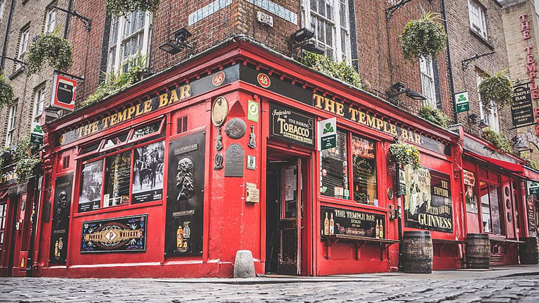 Ιρλανδία: Ανοίγουν και πάλι οι παμπ που είχαν κλείσει εξαιτίας του κορωνοϊού