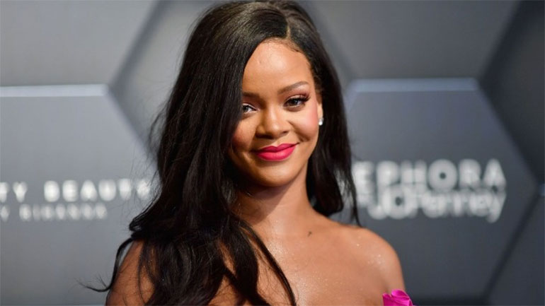 Η Rihanna ζητεί τερματισμό της αστυνομικής βίας μέσω Twiter