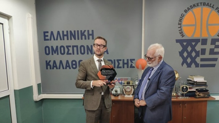 Ο πρέσβης της Λιθουανίας τίμησε την ΕΟΚ για τη διαχρονική φιλία