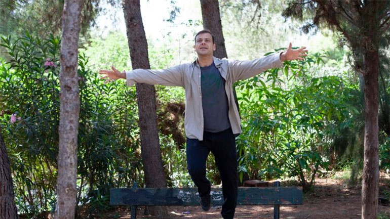 «Πάρκινγκ» με τον Ορέστη Τζιόβα στο Θέατρο Λαμπέτη