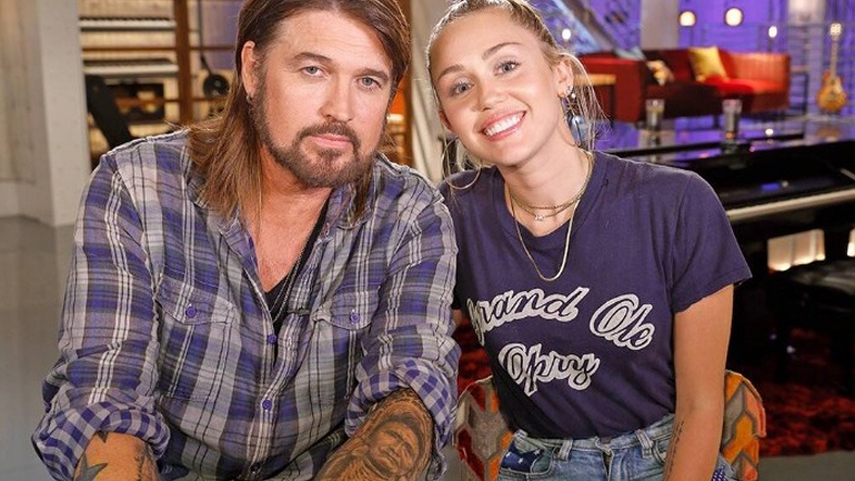 Ο Billy Ray Cyrus επαίνεσε τις κόρες του Miley και Noah