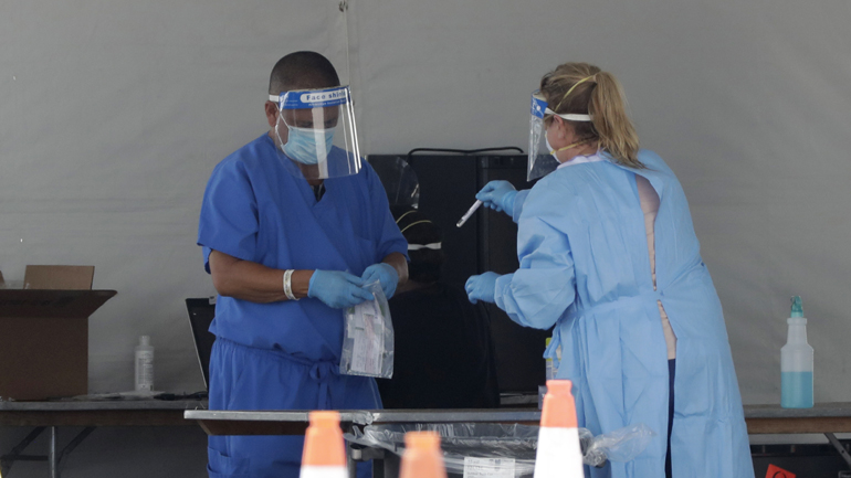 ΗΠΑ-Covid-19: Τουλάχιστον 42.000 νέα κρούσματα και 355 θάνατοι σε 24 ώρες