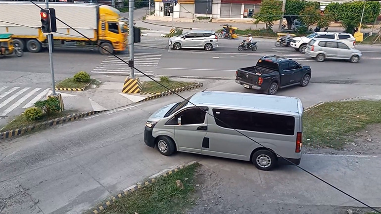 Έκοψε δρόμο από τη διάβαση πεζών