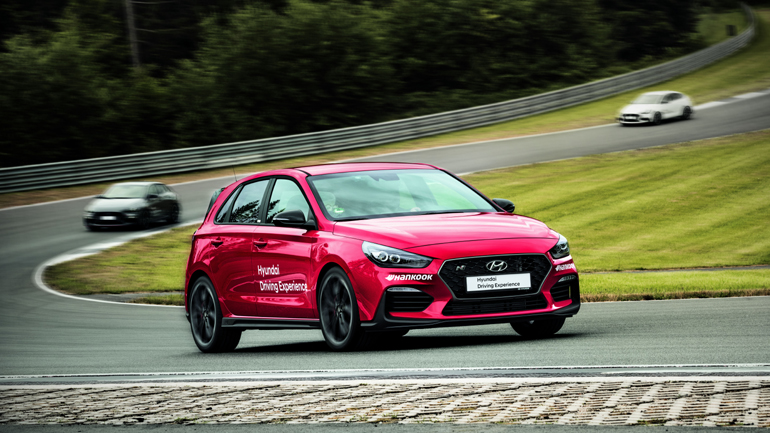 Η Hyundai ξεκινά μαθήματα οδήγησης στην πίστα