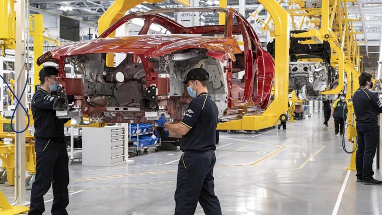 Κατέρρευσε η παραγωγή αυτοκινήτων στη Βρετανία Κατέρρευσε η παραγωγή αυτοκινήτων στη Βρετανία