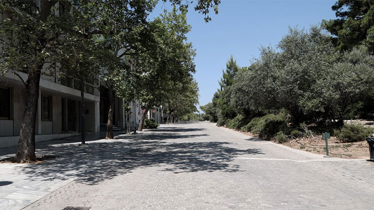 Έρημη η Διονυσίου Αρεοπαγίτου: Εικόνες που θυμίζουν lockdown