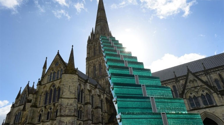 Ανάβαση στα ουράνια με το γλυπτό «Stairway» στη νότια Αγγλία