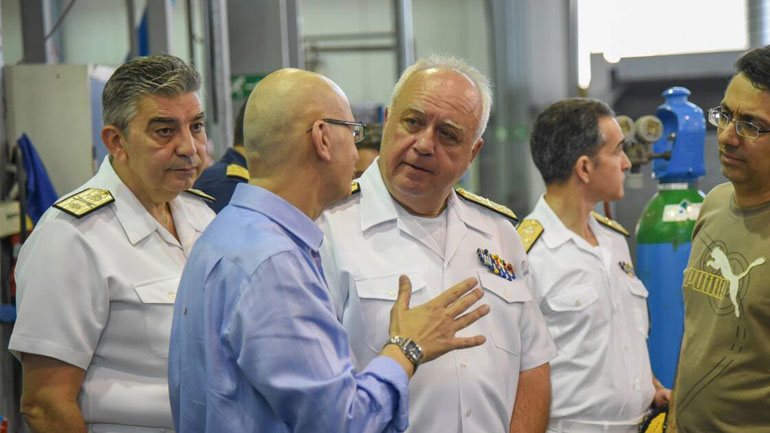 O αρχηγός ΓΕΝ στα Ναυπηγεία Σκαραμαγκά
