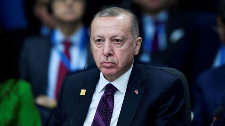 Ο Ερντογάν έκλεισε το πανεπιστήμιο, συνιδρυτής του οποίου ήταν ο Αχμέτ Νταβούτογλου