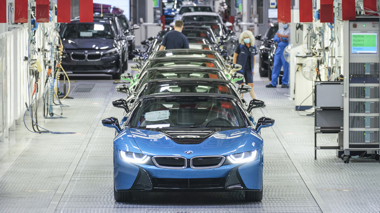 18 τυχεροί πελάτες παρέλαβαν τις τελευταίες BMW i8