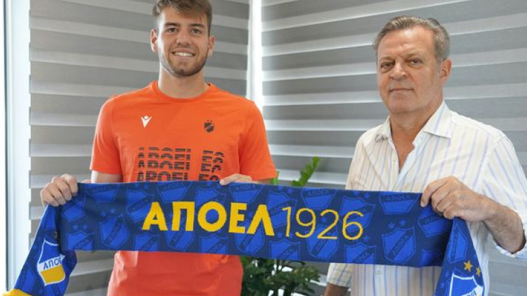 Επίσημα στον ΑΠΟΕΛ ο Αποστολάκης