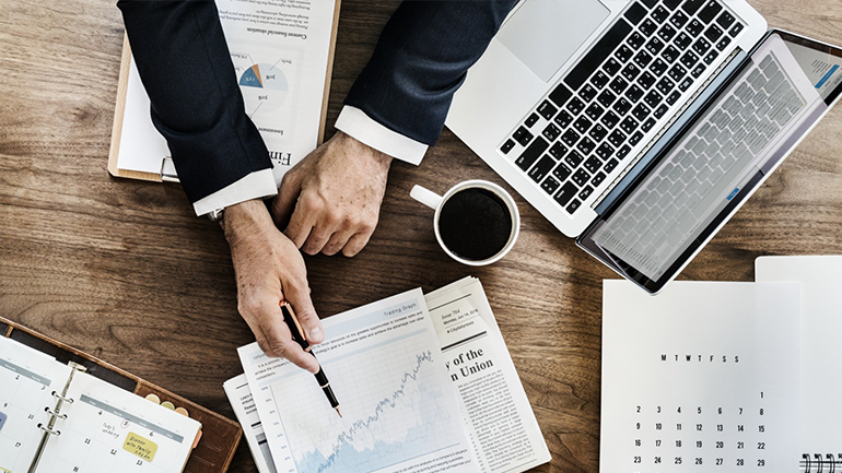 COVID-19: Περικοπές για τις εταιρείες, αλλά όχι ψηφιακές