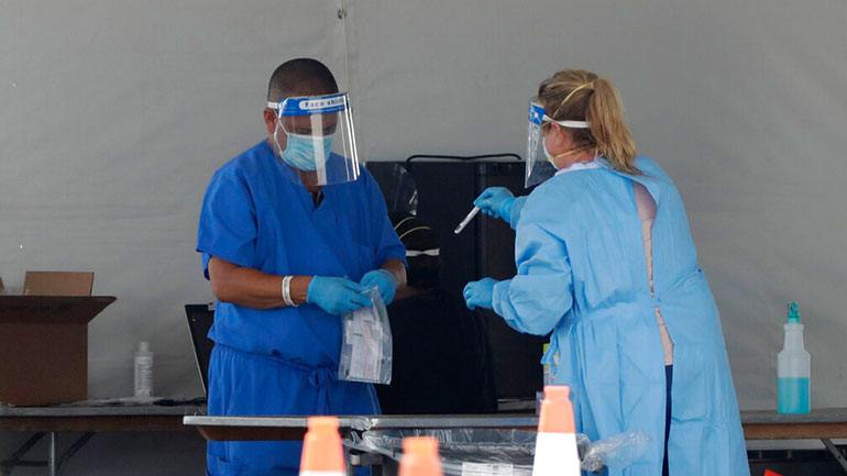 ΗΠΑ: «Το εμβόλιο κατά του Covid-19 θα πρέπει να μειώνει σοβαρές συνέπειες της ασθένειας τουλάχιστον στο 50% των ανθρώπων»