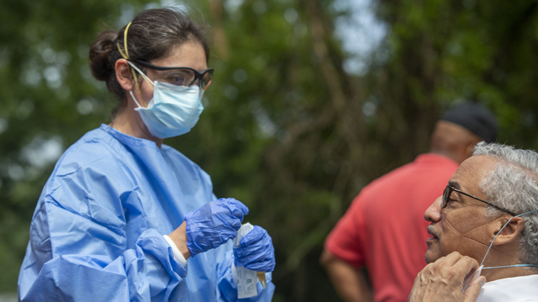 Δημοσκόπηση στις ΗΠΑ: Ανησυχία για την εξάπλωση της πανδημίας