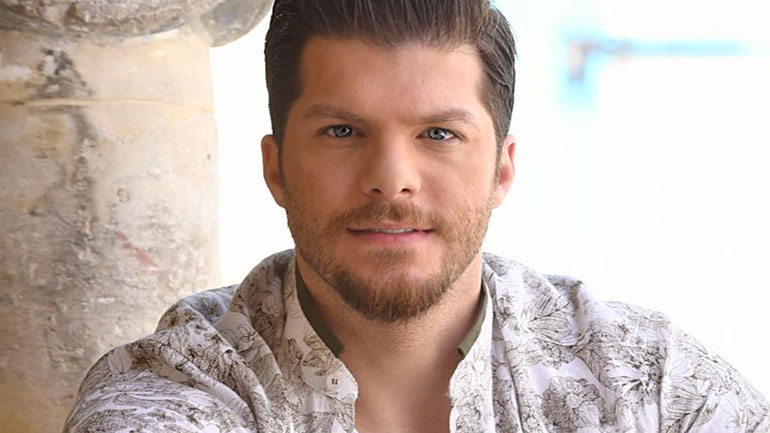 «Πάμε απ’ την αρχή»: Άρωμα νησιωτικής Ελλάδας στο νέο τραγούδι του Λούκα Γιώρκα