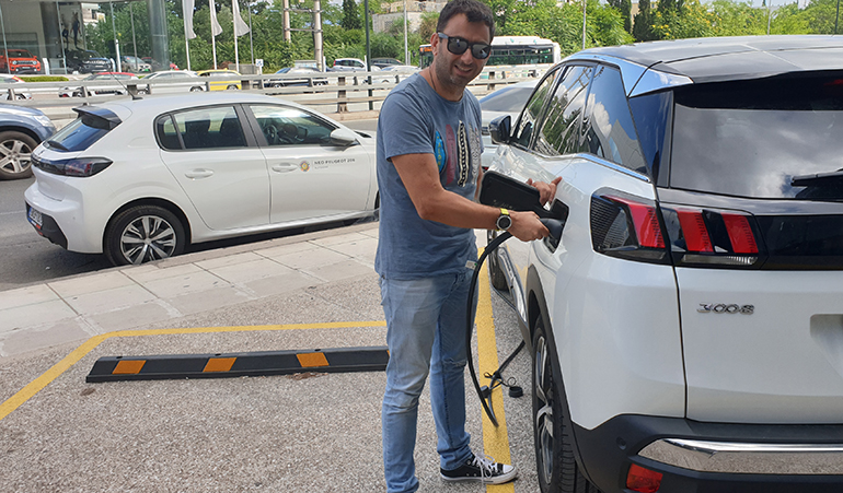 Η διαδικασία φόρτισης είναι πολύ εύκολη υπόθεση...