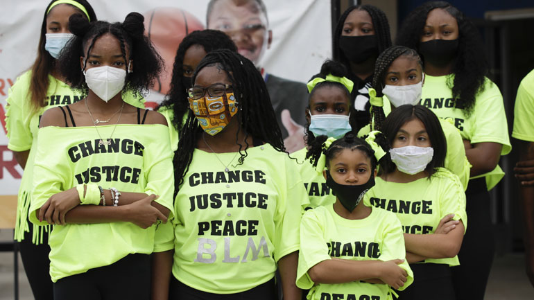 ΗΠΑ: Το δημοτικό συμβούλιο του Λος Άντζελες ενέκρινε τη μείωση του προϋπολογισμού της τοπικής αστυνομίας