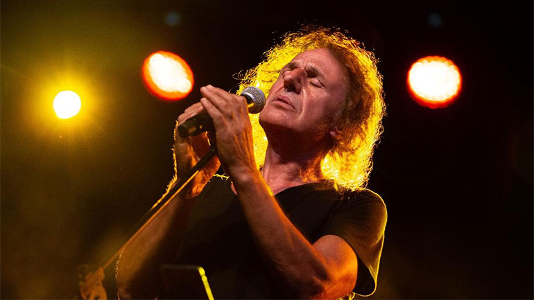 Ο Βασίλης Παπακωνσταντίνου στο Θέατρο Πέτρας