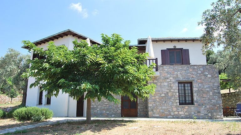 Στο Πήλιο ο πατέρας του Μπόρις Τζόνσον – Η εντυπωσιακή βίλα της οικογένειας