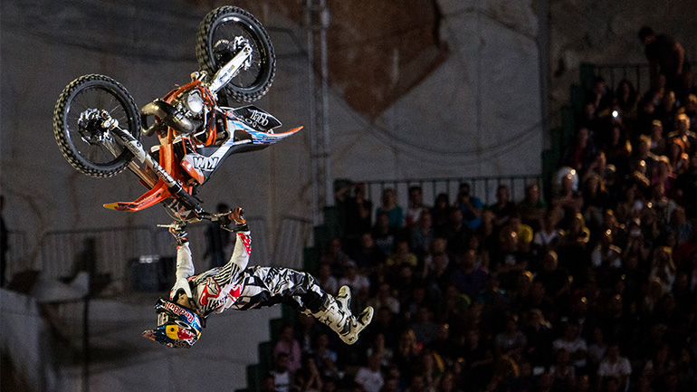 Οι καλύτερες στιγμές από το Red Bull X-Fighters της Αθήνας