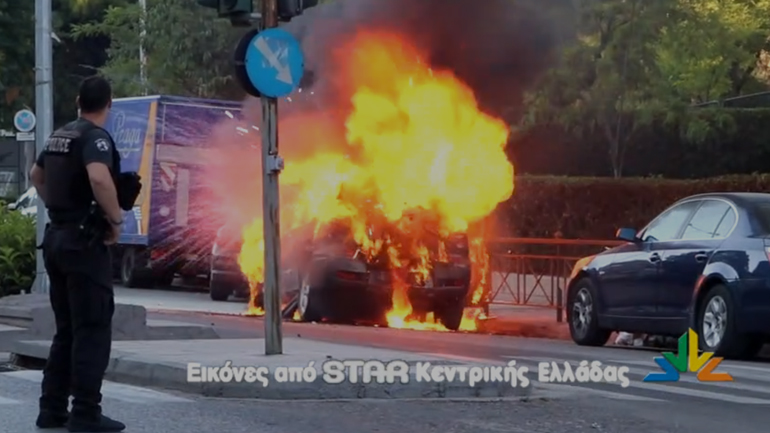 Φωτιά και εκρήξεις σε όχημα με μπουκάλες υγραερίου στο Γαλάτσι