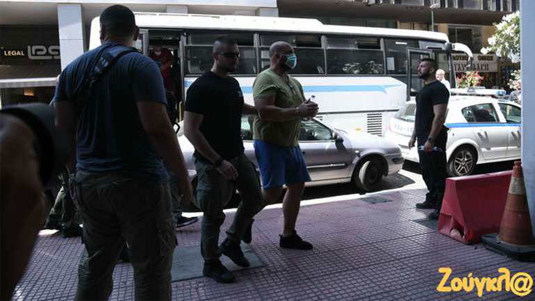 Στα δικαστήρια Πειραιά τα μέλη του κυκλώματος εκβίασης