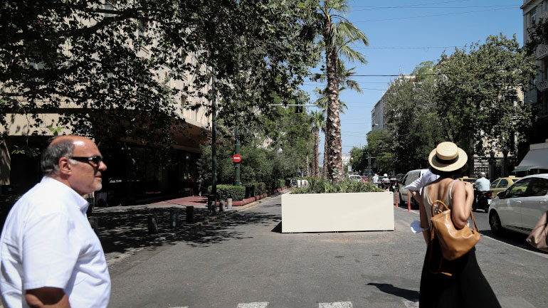 Mεγάλος Περίπατος: Τοποθετήθηκαν φοίνικες στην Πανεπιστημίου