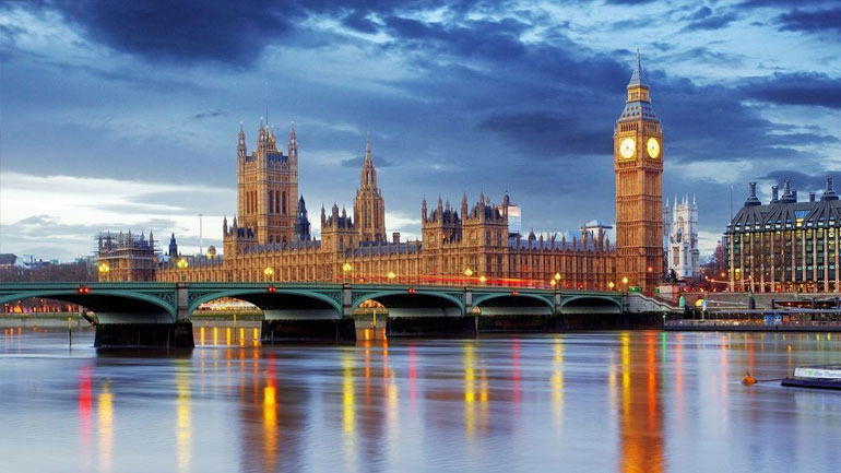 Η Αγγλία θα χαλαρώσει τους κανονισμούς για καραντίνα για περίπου 50 χώρες