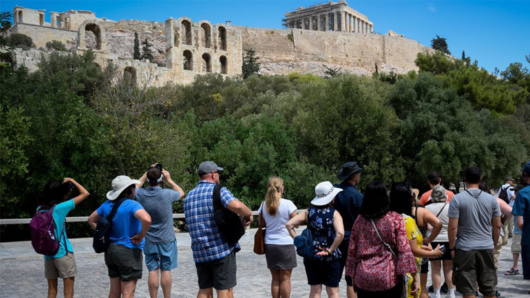 Ανεύθυνη Σουηδή τουρίστρια βρέθηκε θετική στον ιό κι έκανε βόλτες στην Αθήνα – Έσπασε την καραντίνα