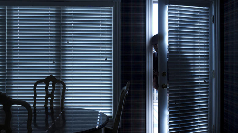 Θρασύτατη ληστεία σε σπίτι ηλικιωμένων στο Αλιβέρι