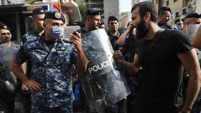 Κινητοποιήσεις στον Λίβανο μετά τις δύο νέες αυτοκτονίες για οικονομικούς λόγους Κινητοποιήσεις στον Λίβανο μετά τις δύο νέες αυτοκτονίες για οικονομικούς λόγους