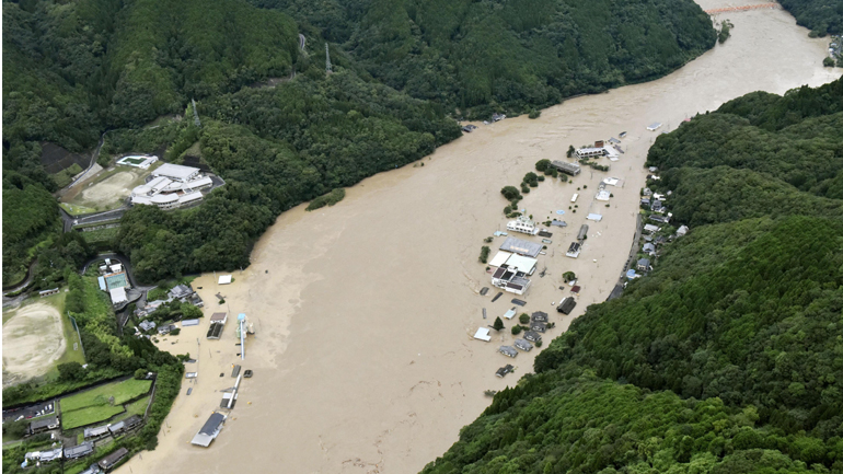 Ιαπωνία: Καταρρακτώδεις βροχές έπληξαν τη νήσο Κιούσου – Τουλάχιστον 13 αγνοούμενοι