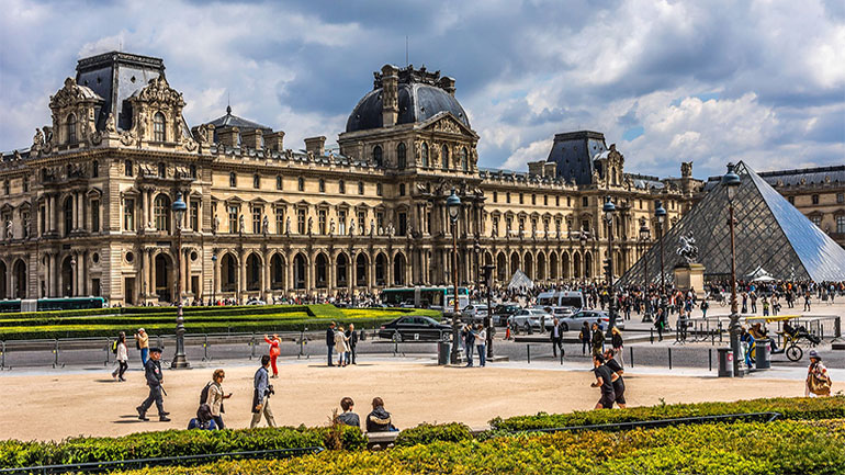 Γαλλία: Ανοίγει τη Δευτέρα το μουσείο του Λούβρου