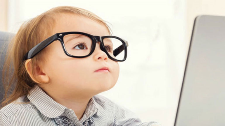 Πώς θα καταλάβετε ότι το παιδί σας χρειάζεται οφθαλμίατρο