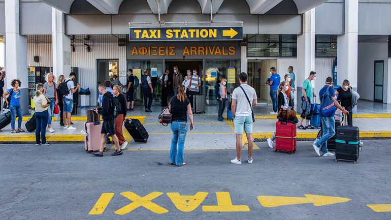 Σε απομόνωση στο ξενοδοχείο οι Σουηδοί τουρίστες που αφίχθησαν στη Ρόδο