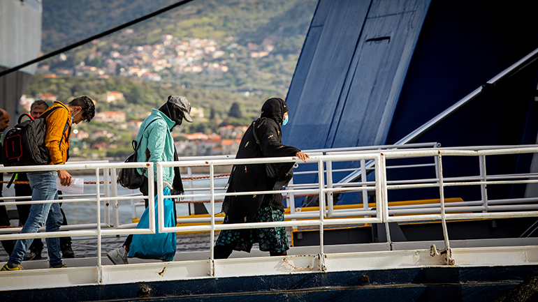 Μυτιλήνη: Συνεχίζεται η αποχώρηση προσφύγων και μεταναστών