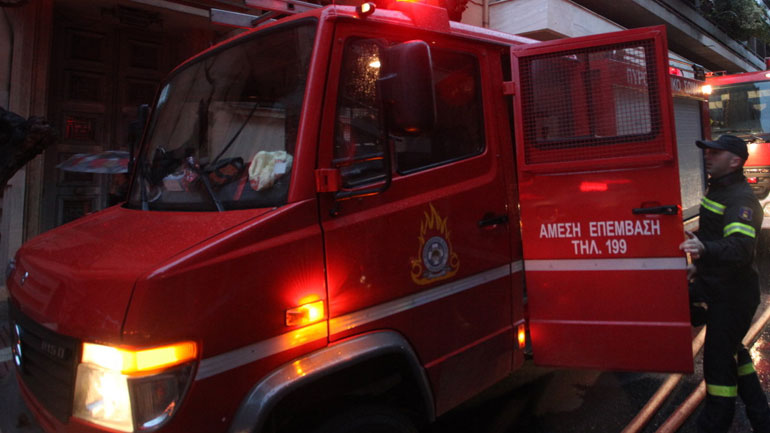 Τρίκαλα: Πήρε φωτιά εν κινήσει μηχανάκι