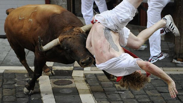 Φταίει η πόρνη μάνα του δολοφόνου… ταύρου