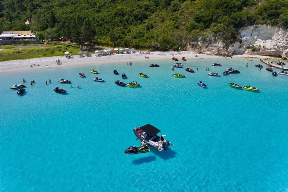 Μαγική εικόνα από τους Αντιπαξούς (φωτογραφία από τη φετινή πανελλήνια συγκέντρωση ιδιοκτητών Jet Ski)