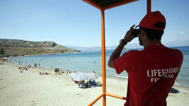 Κρήτη: Ναυαγοσώστης έσωσε 10χρονη από βέβαιο πνιγμό