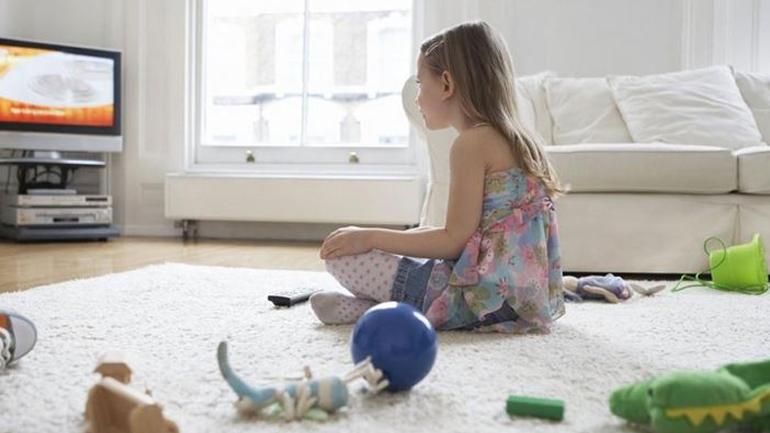 Ποιες είναι οι επιπτώσεις όταν τα παιδιά παρακολουθούν συνέχεια τηλεόραση;