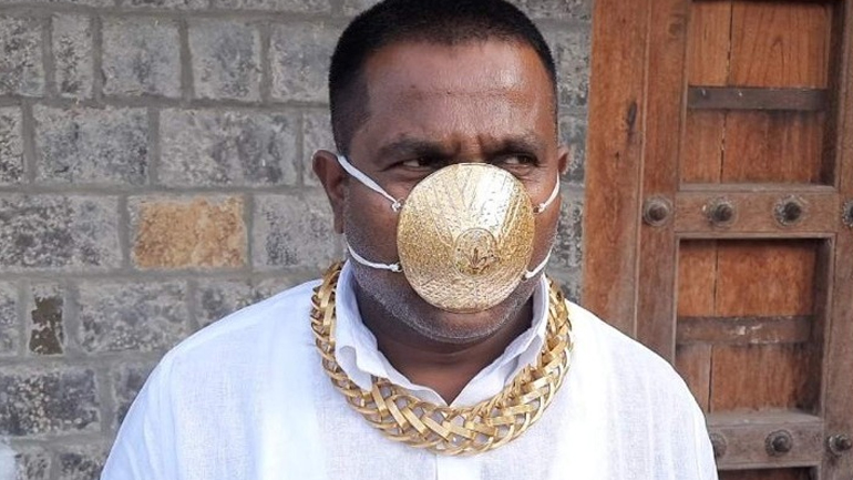 Ινδός πλήρωσε 3.500 ευρώ για μια χρυσή προστατευτική μάσκα