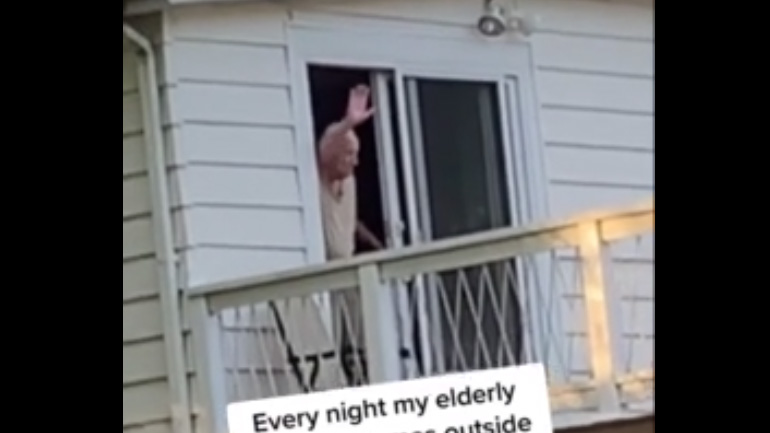 Ηλικιωμένος άνδρας καληνυχτίζει τους γείτονες