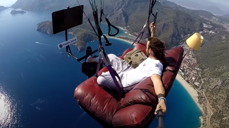 Αλεξίπτωτο πλαγιάς με καναπέ